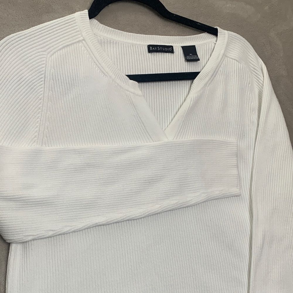 BAY STUDIO | XL Women RIBBED V NECK CASUAL SWEATER | WHITE